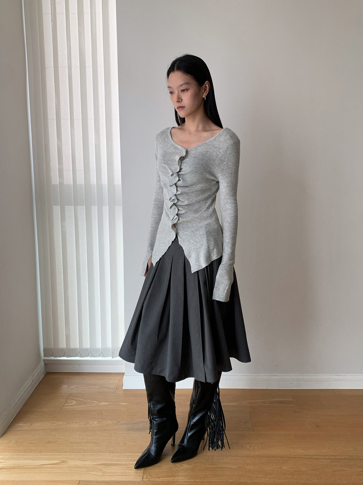 アシンメトリーボタン ギャザーニットトップス COLOR:LIGHT GREY