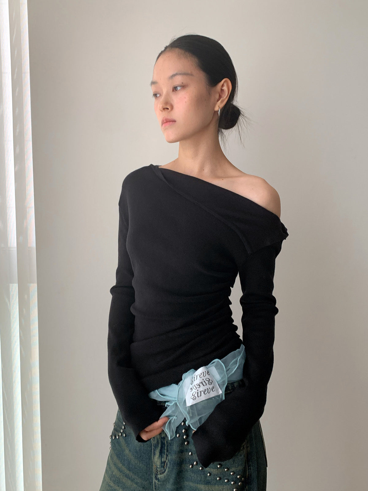 ギャザーアシンメトリー オフショルダーニットトップス COLOR:BLACK
