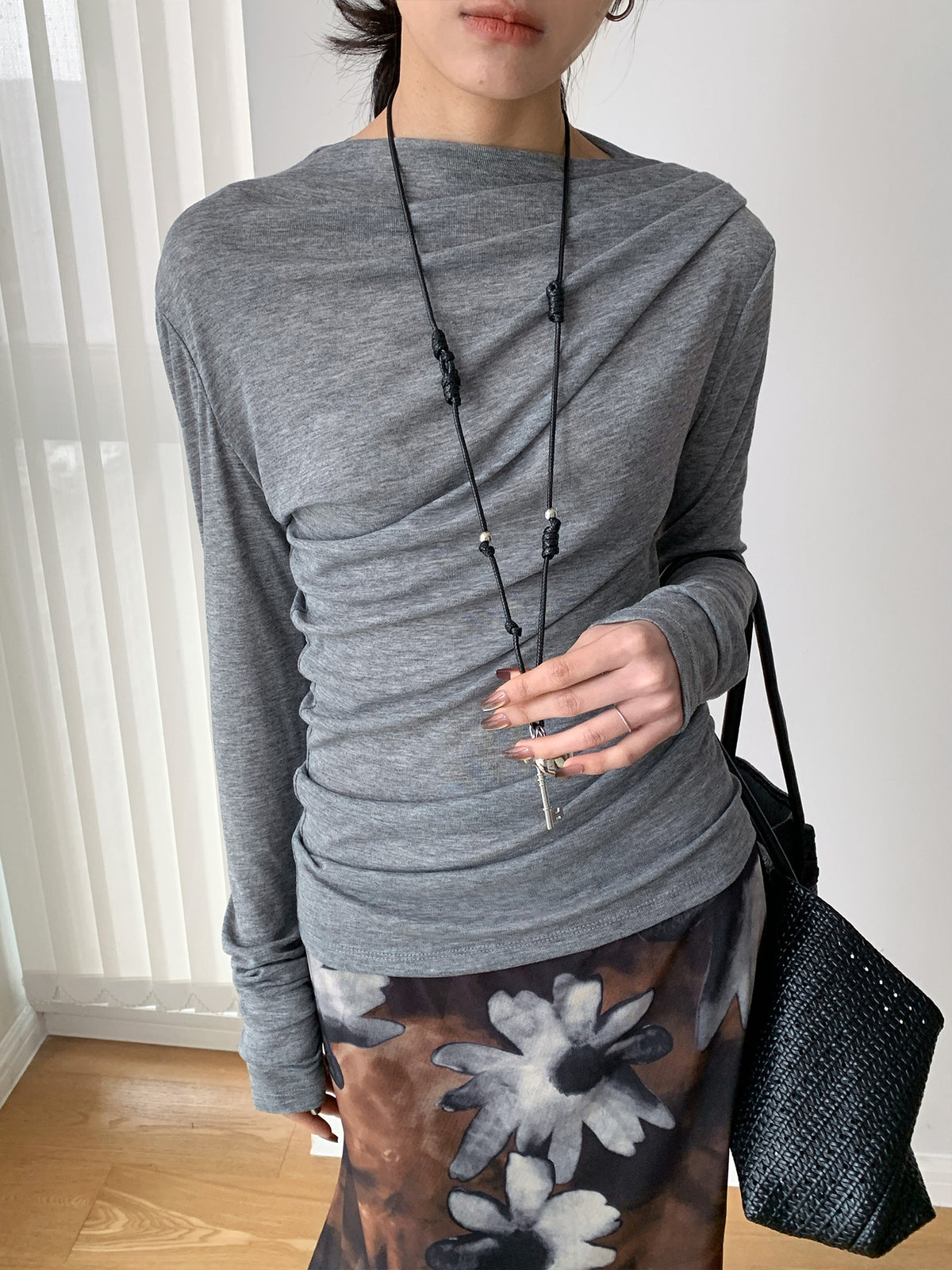 シアーアシンメトリー ハイネックロングスリーブトップス COLOR:GRAY