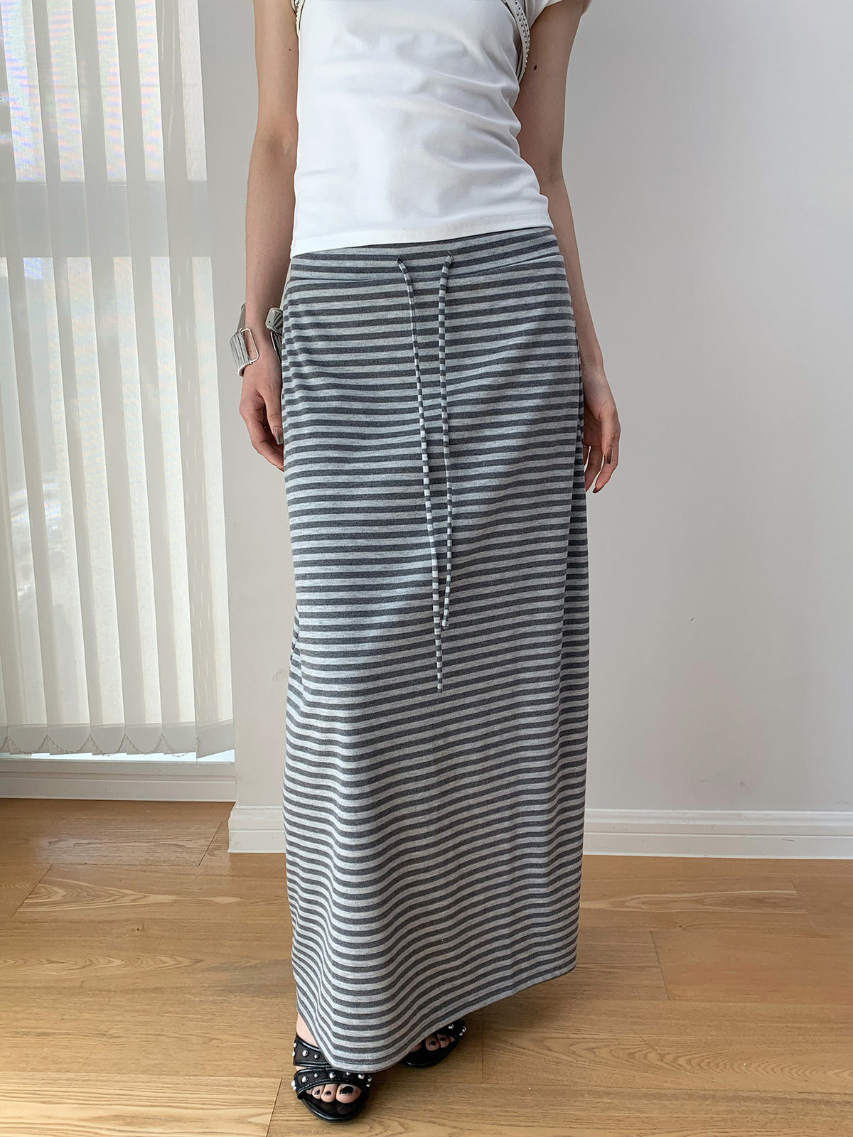 ストライプドローコード Hラインロングスカート COLOR:LIGHT GRAY