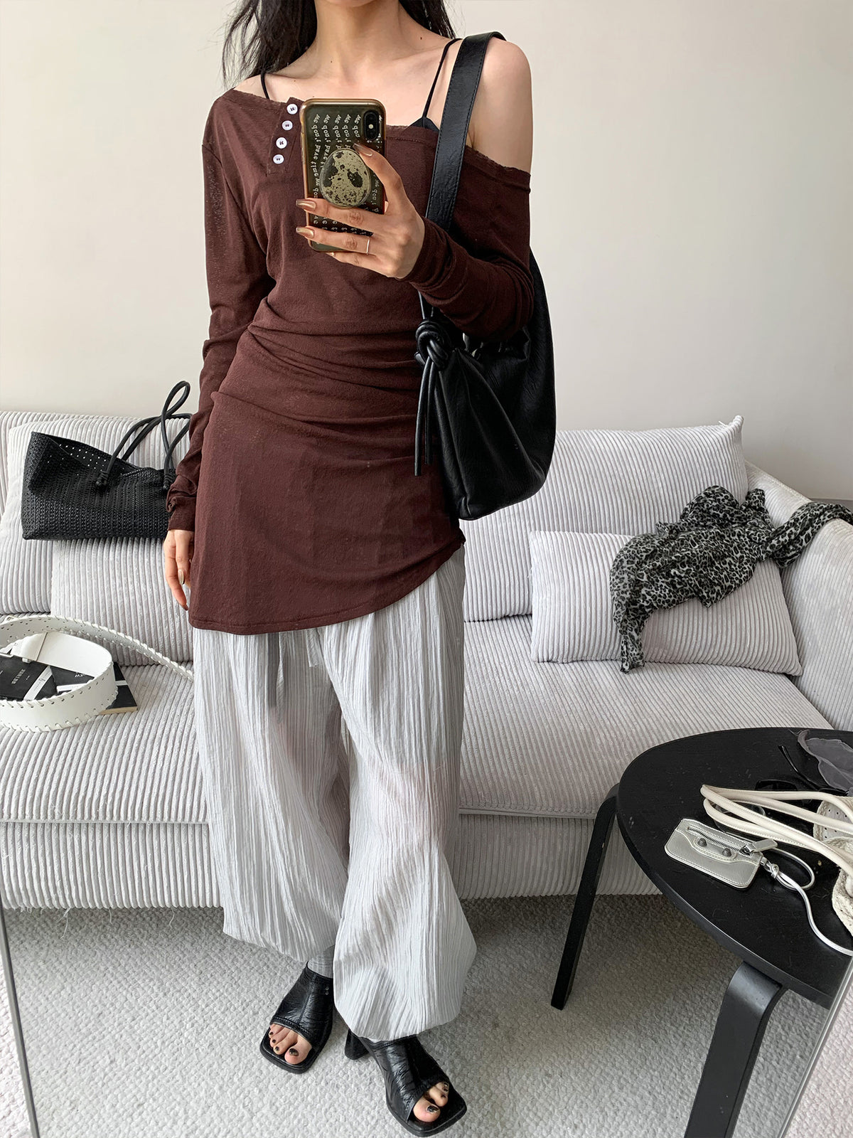 オフショルダー シアーギャザーロングスリーブトップス COLOR:BROWN