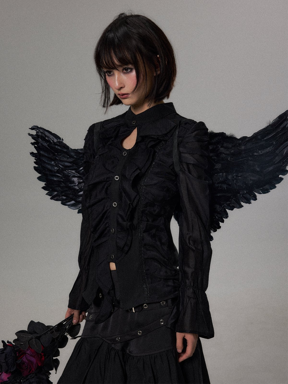 アシンメトリーフリル シャツ BLACK 着用イメージ 3
