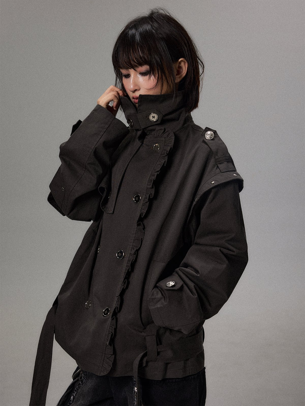 ダブルブレスト レーストレンチコート GREY 着用イメージ 3