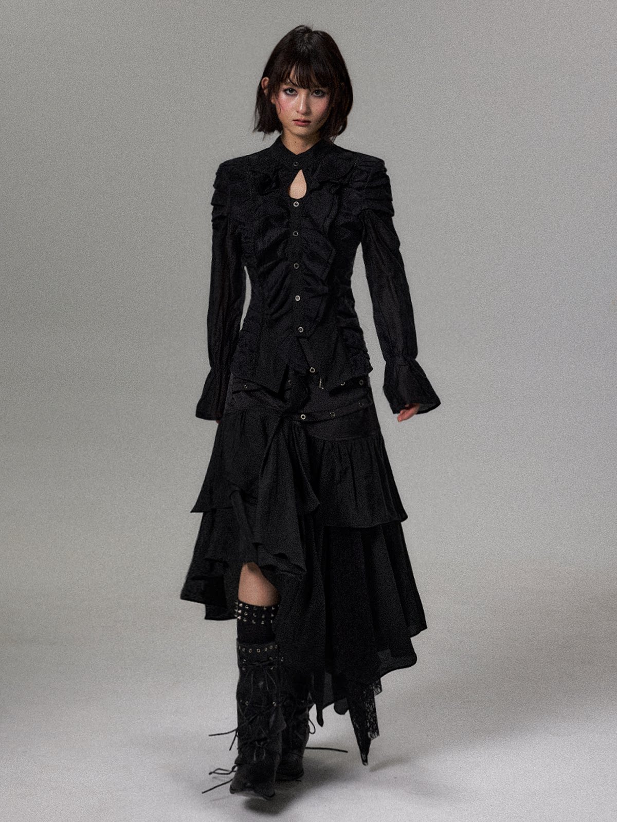 アシンメトリーフリル シャツ BLACK 着用イメージ 2