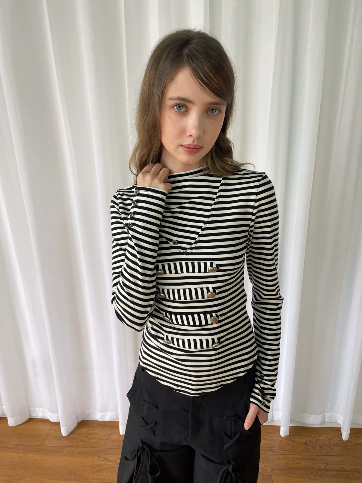 メタルバックル ストライプニットフーディー styling 8