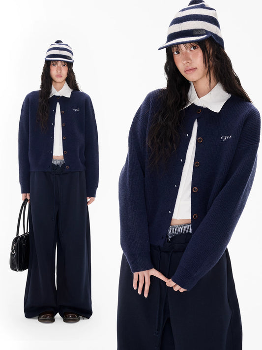 刺繍配色 クルーネックカーディガン NAVY front
