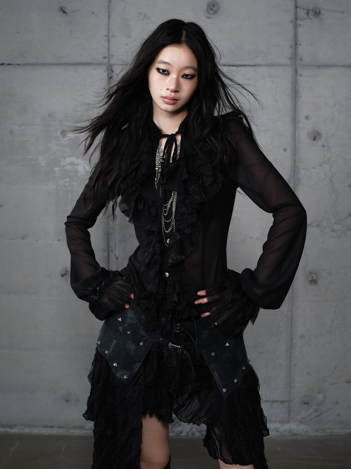 ゴールドフリルレース スタンドカラーシャツ BLACK front