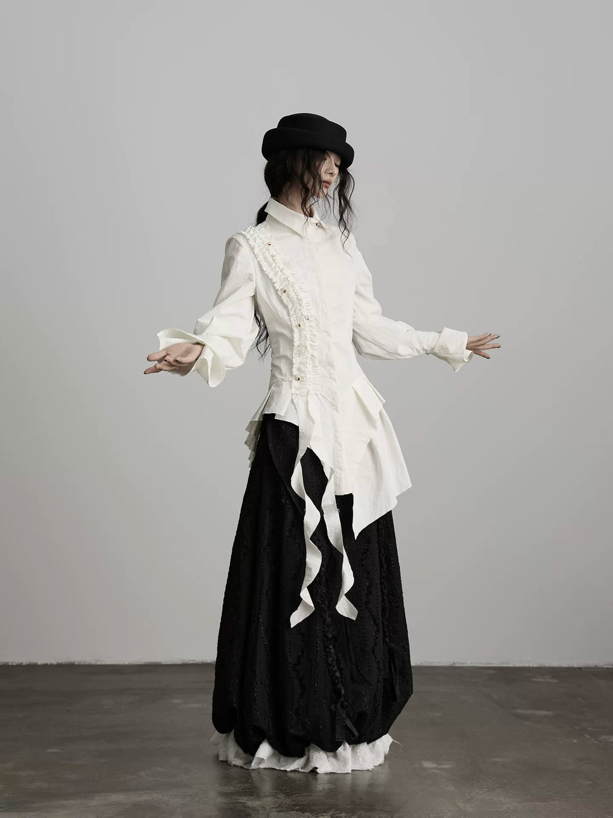 アシンメトリーフリル ウエストロングシャツ IVORY 1
